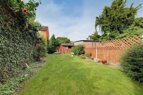 10 Phoenix Close, London, E17 5YD