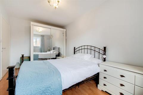 10 Phoenix Close, London, E17 5YD