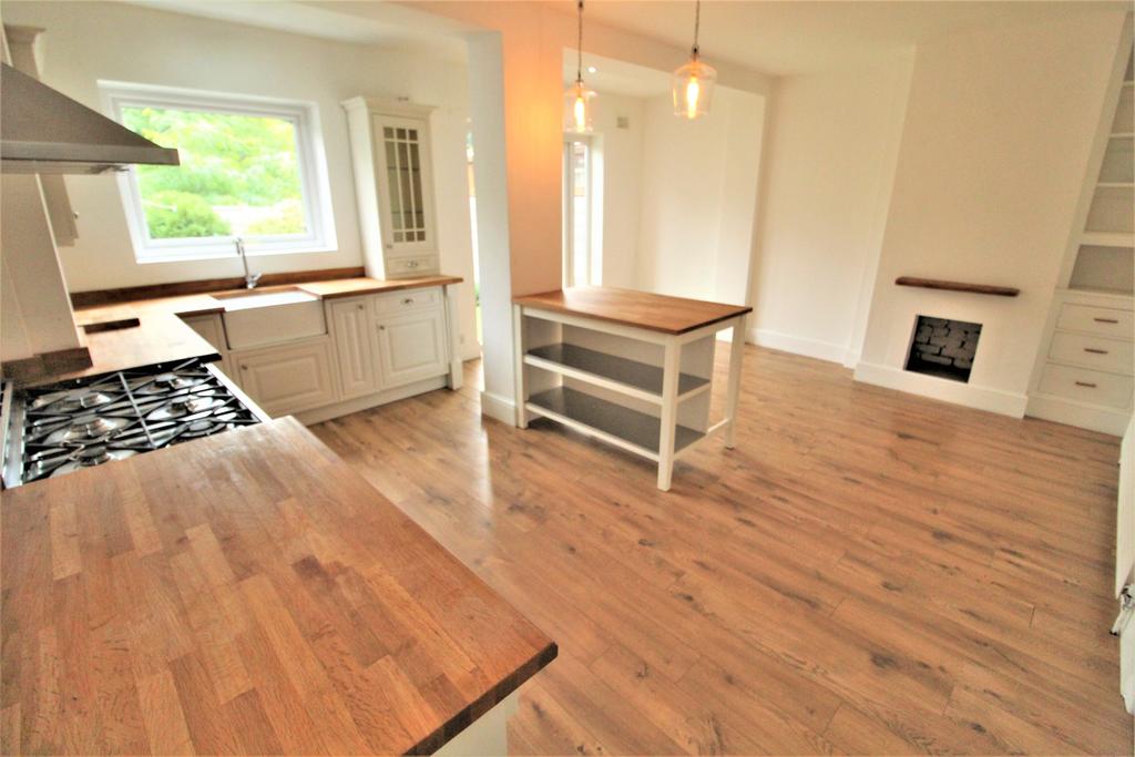 Lord Street, Kearsley, Bolton BL4 3 bed semidetached house £900 pcm