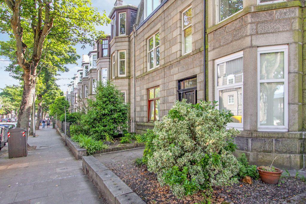 Fonthill Road, Aberdeen AB11 6UQ 1 bed flat £115,000