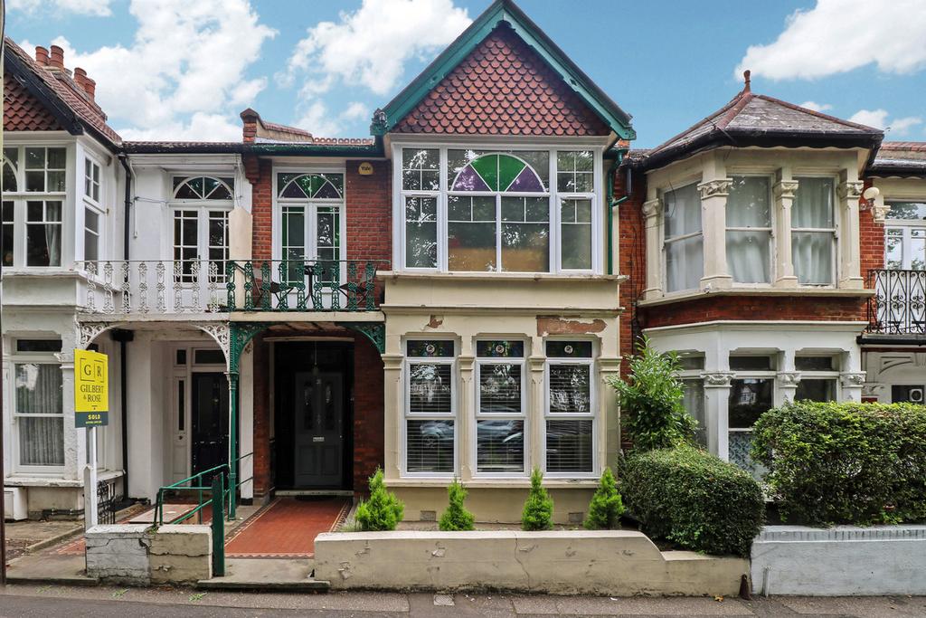 Warrior Square North, Southendonsea, SS1 4 bed terraced house for