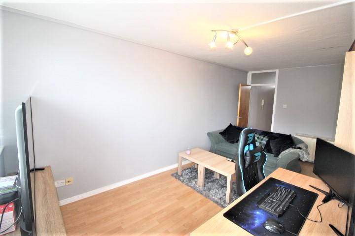 Living room 4