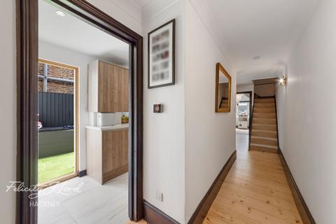 182a Millfields Road, London, E5 0AR