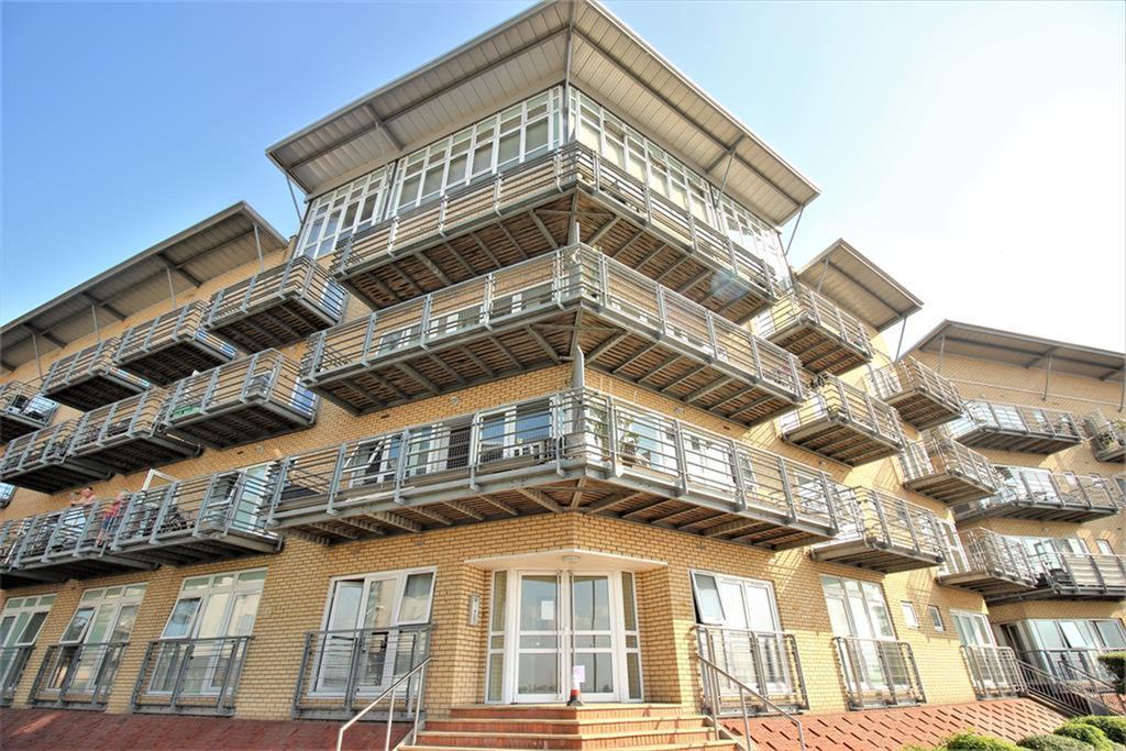 Alderman House, Carmichael Avenue, Ingress Park Greenhithe, DA9 9TD 2 bed flat £1,250 pcm (£