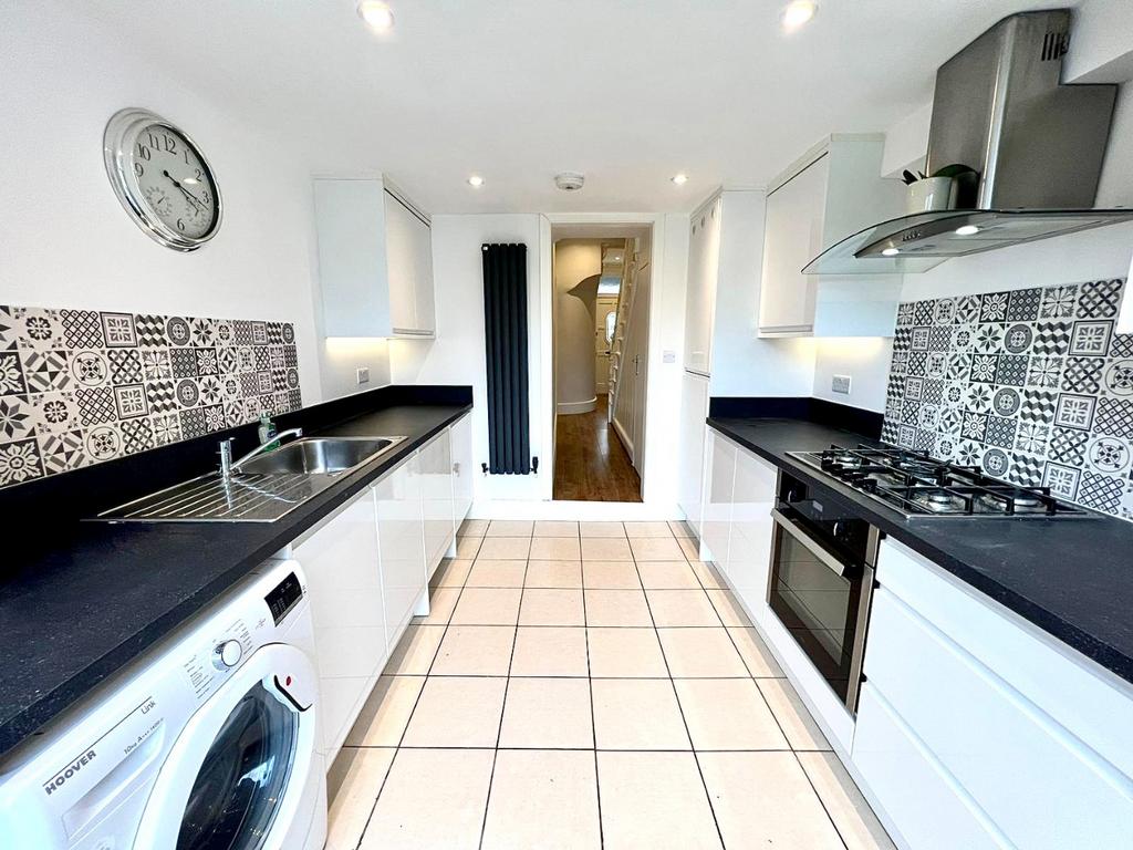 Bannockburn Road, Plumstead, London... 3 bed terraced house £1,800