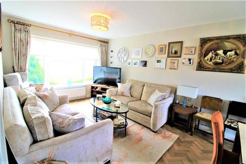 2 bedroom apartment for sale, Little Elms, Harlington, Greater London, UB3