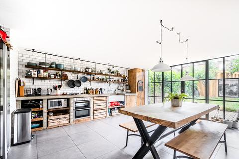 2 Lavender Grove, London, E8 3LU