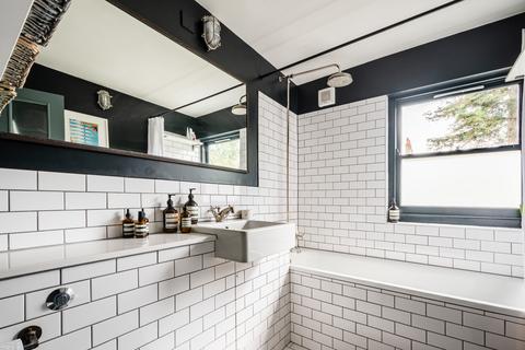 2 Lavender Grove, London, E8 3LU