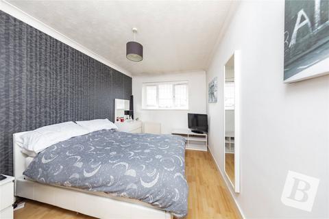 28c Cardinal Way, Rainham, RM13 9RB