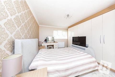 28c Cardinal Way, Rainham, RM13 9RB
