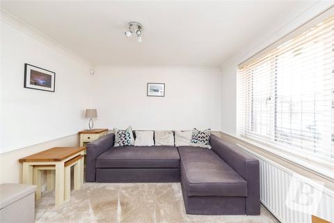 28c Cardinal Way, Rainham, RM13 9RB