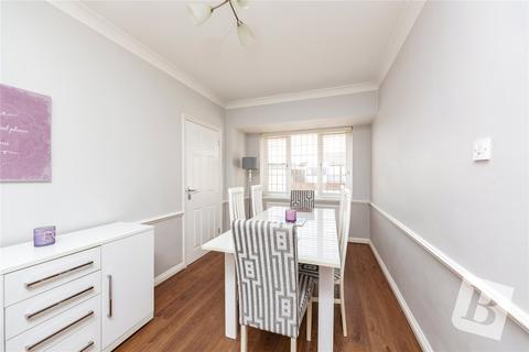 28c Cardinal Way, Rainham, RM13 9RB