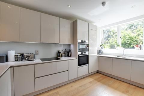 5 Armstrong Close, London, SE3 9BT
