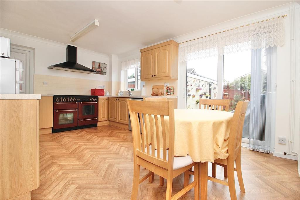 Defoe Road, Ipswich 3 bed semidetached house £248,000
