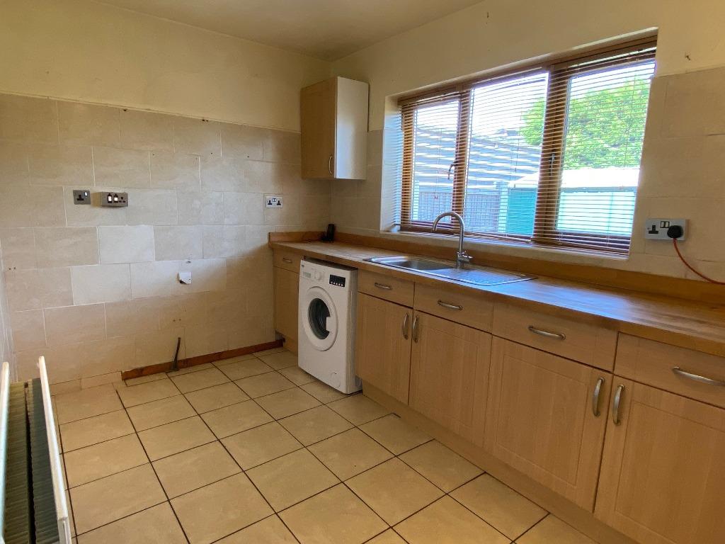 Parker Street, Bloxwich, WS3 3 bed semidetached house £695 pcm (£160 pw)