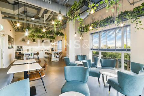 Circus Apartments, Canary Wharf, London, E14