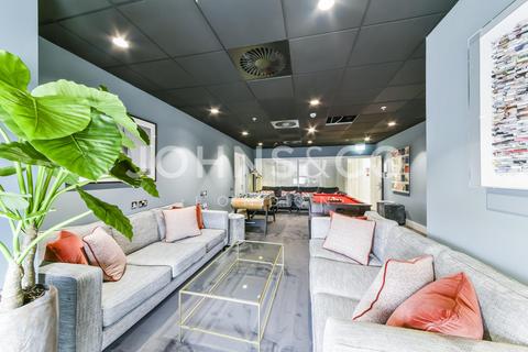 2 bedroom apartment to rent, Circus Apartments, Canary Wharf, London, E14