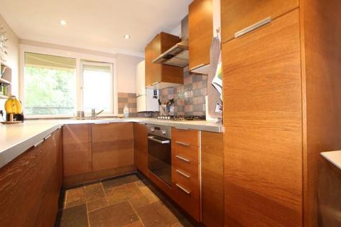 2 bedroom flat to rent, Maple Close, London, N16