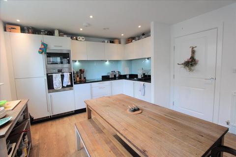 2 bedroom flat to rent, Egret Heights, Waterside Way, London, N17