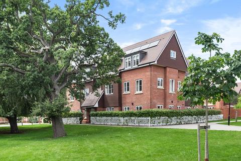 16 Oaktree Gardens, Eltham, London, SE9 3GA