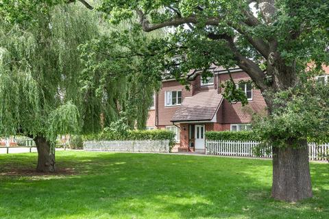 16 Oaktree Gardens, Eltham, London, SE9 3GA