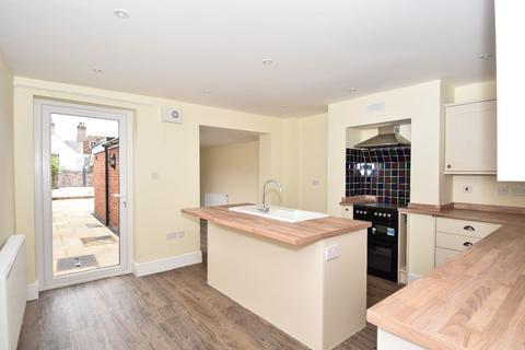4 bedroom terraced house to rent, Salisbury SP1