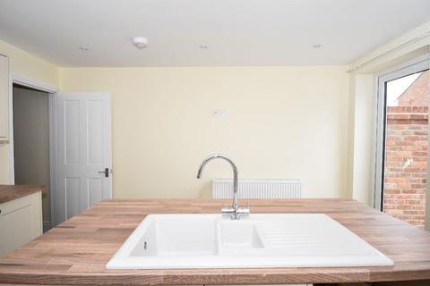 4 bedroom terraced house to rent, Salisbury SP1