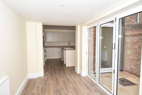 4 bedroom terraced house to rent, Salisbury SP1