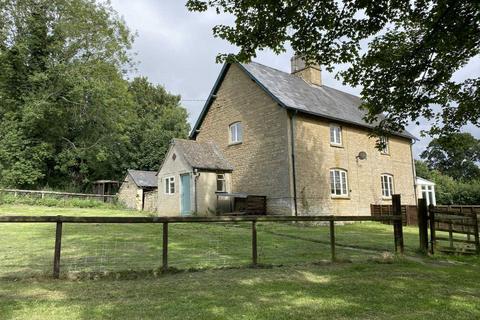 3 bedroom semi-detached house to rent, Kennels Lane, Chipping Norton