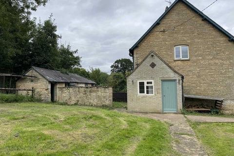 3 bedroom semi-detached house to rent, Kennels Lane, Chipping Norton