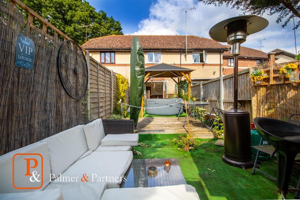 Essex Hall Road, Colchester CO1 2 bed terraced house £260,000