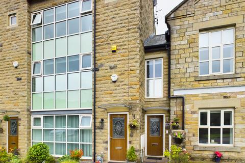 11 Gibbs Close, Greenfield, Oldham, OL3 7PN