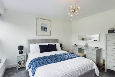 11 Gibbs Close, Greenfield, Oldham, OL3 7PN