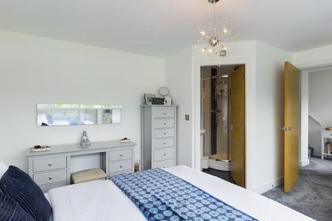 11 Gibbs Close, Greenfield, Oldham, OL3 7PN
