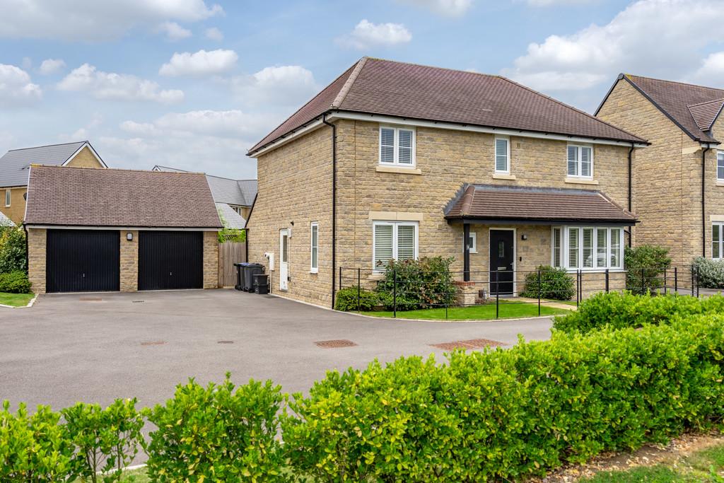 Carnival Close, Malmesbury 4 bed detached house - £645,000