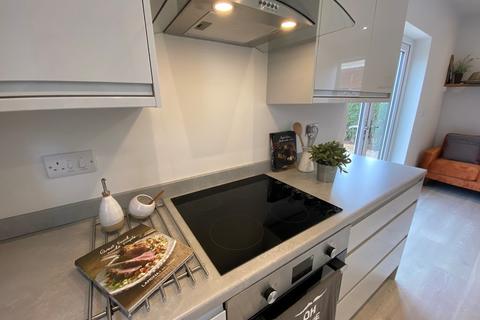33 Heathfield Road, Uttoxeter, ST14 7JN