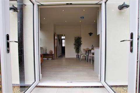 33 Heathfield Road, Uttoxeter, ST14 7JN
