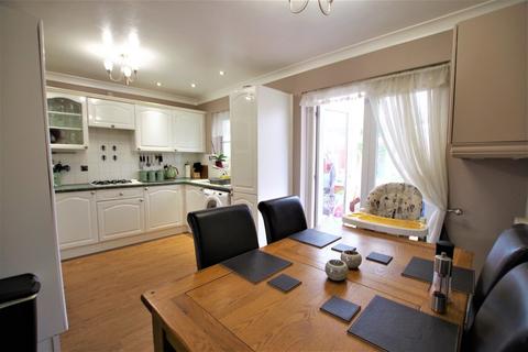 7 Dunnock Close, Uttoxeter, ST14 8XD