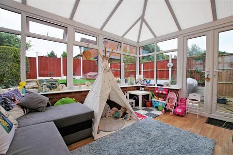 7 Dunnock Close, Uttoxeter, ST14 8XD