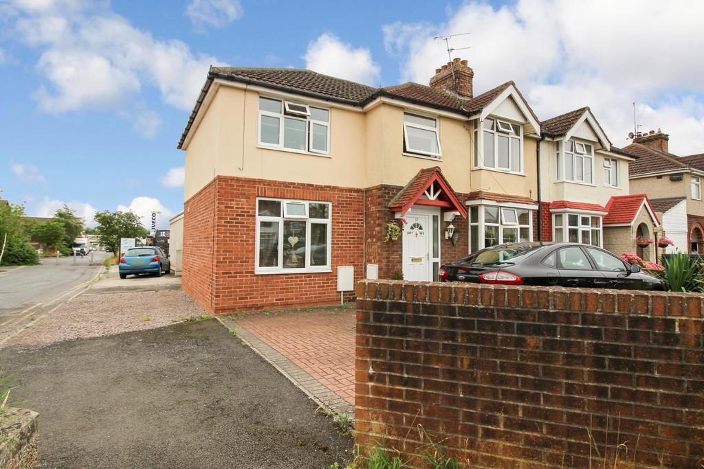 Stratton Road, Swindon 2 bed apartment £700 pcm (£162 pw)