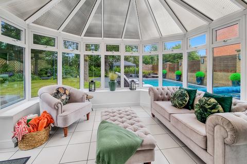 21 Chichester Close, Chafford Hundred, Grays, RM16 6DJ