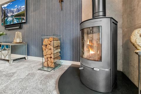 21 Chichester Close, Chafford Hundred, Grays, RM16 6DJ