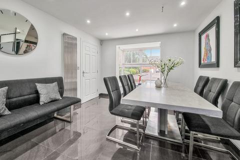 21 Chichester Close, Chafford Hundred, Grays, RM16 6DJ