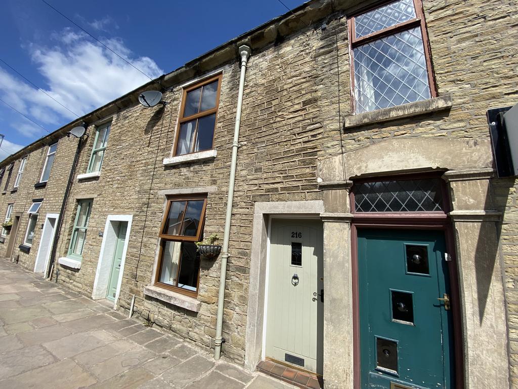 Hurdsfield Road, Macclesfield, SK10 2PX 2 bed terraced house £795 pcm
