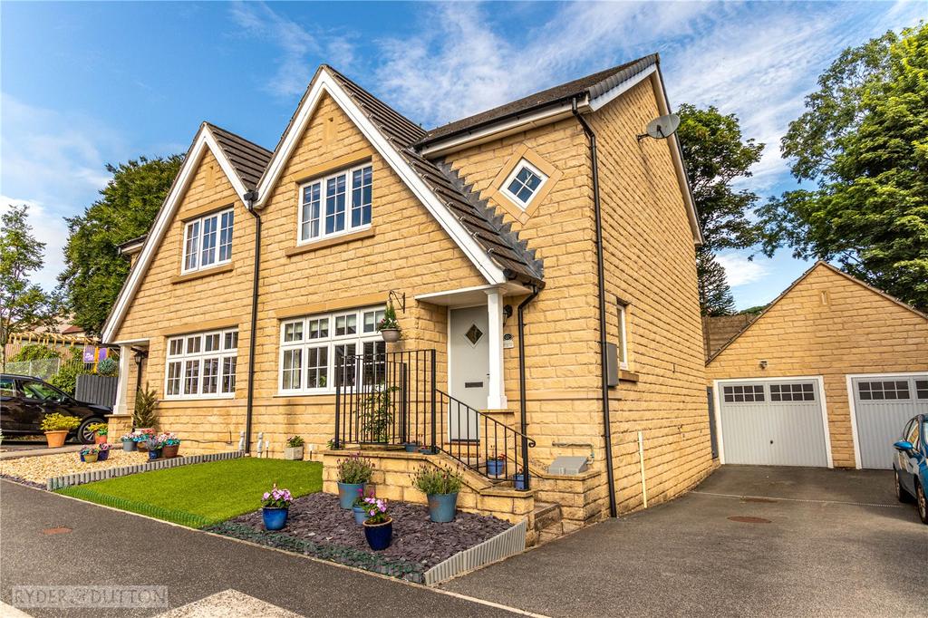 Beaumont Chase, Ovenden, HALIFAX... 3 bed semidetached house £200,000