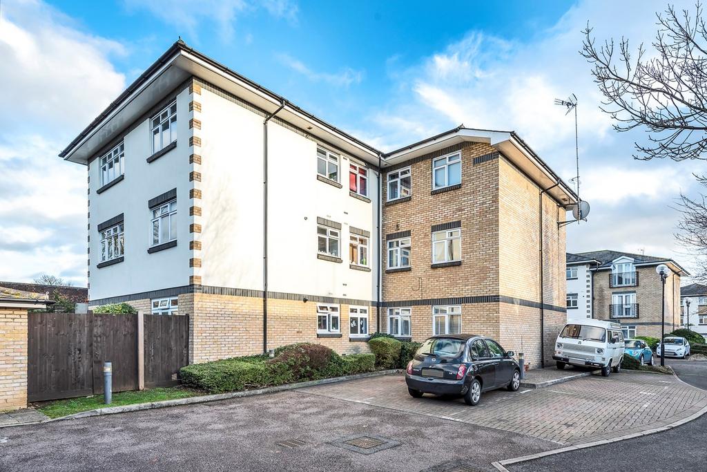 Stevenage Road, Hitchin, SG4 2 bed apartment to rent £1,350 pcm (£312 pw)