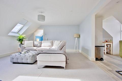 Flat 6, 14 Burlingham Square, Worcester, WR5 1ER