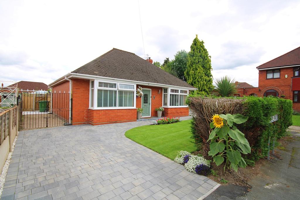 Halton Road, Great Sankey... 2 bed detached bungalow £370,000