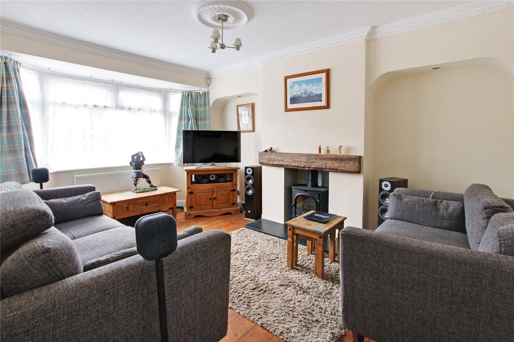 Queensfield, Stratton, Swindon, Wiltshire, SN2 3 bed bungalow £300,000