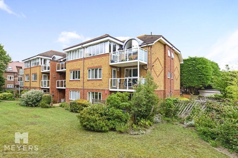 Stourwood Avenue, Southbourne, BH6 2 bed apartment £325,000